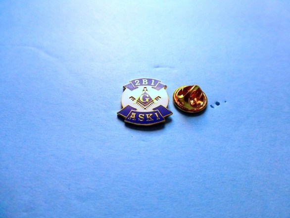 master-mason-2b1-ask1-lapel-pin-white-blue-gold