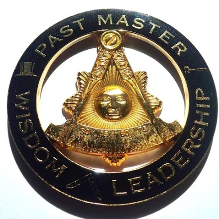 masonry-past-master-black-and-golden-finish-cut-out-auto-emblem