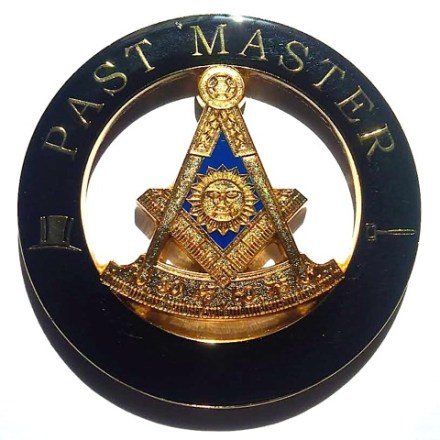 freemasonry-past-master-black-golden-cut-out-auto-emblem